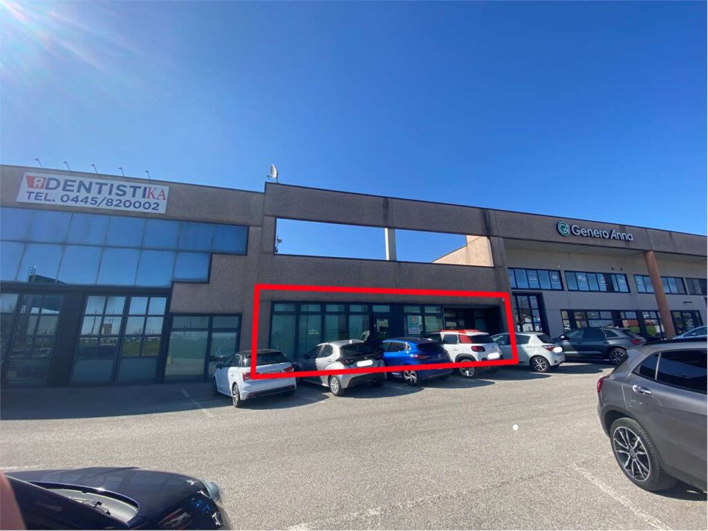 Negozio al piano terra Negozio al piano terra