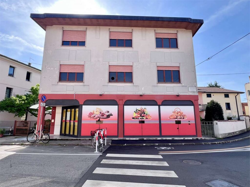 NEGOZIO con MAGAZZINO