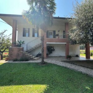 Bifamiliare su lotto di 1500 mq