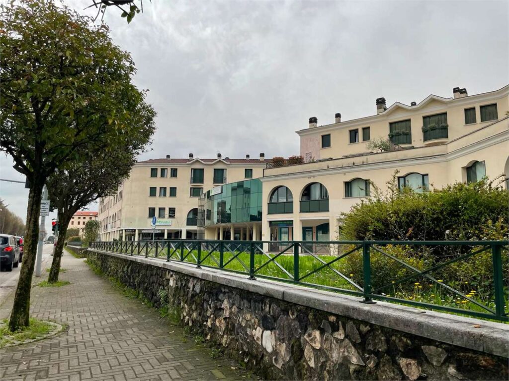 UFFICIO COMMERCIALE 180 MQ – EDIFICIO LE FONTANE, SCHIO UFFICIO COMMERCIALE 180 MQ – EDIFICIO LE FONTANE, SCHIO